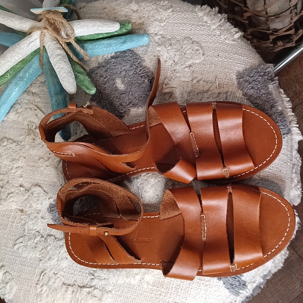 Tommy Bahamas🌴 Tan sandals❤️❤️❤️